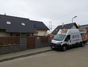 Zateplení stropu rodinného domu pomocí foukané izolace